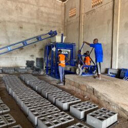 Machine de fabrication de brique en béton Banfora