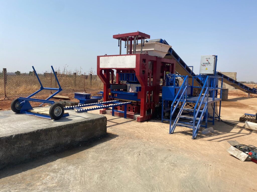 Pondeuse de parpaing, Pondeuse de brique, Machine de brique, Machine de parpaing, machine de pondeuse de parpaing, machine de fabrication de parpaing, machine de pondeuse de brique, machine de fabrication de brique, Pondeuse de parpaing, Prix machine de brique, prix machine de parpaing, machine de pave, machine de bordure, machine d'agglo, Machine de hourdi.